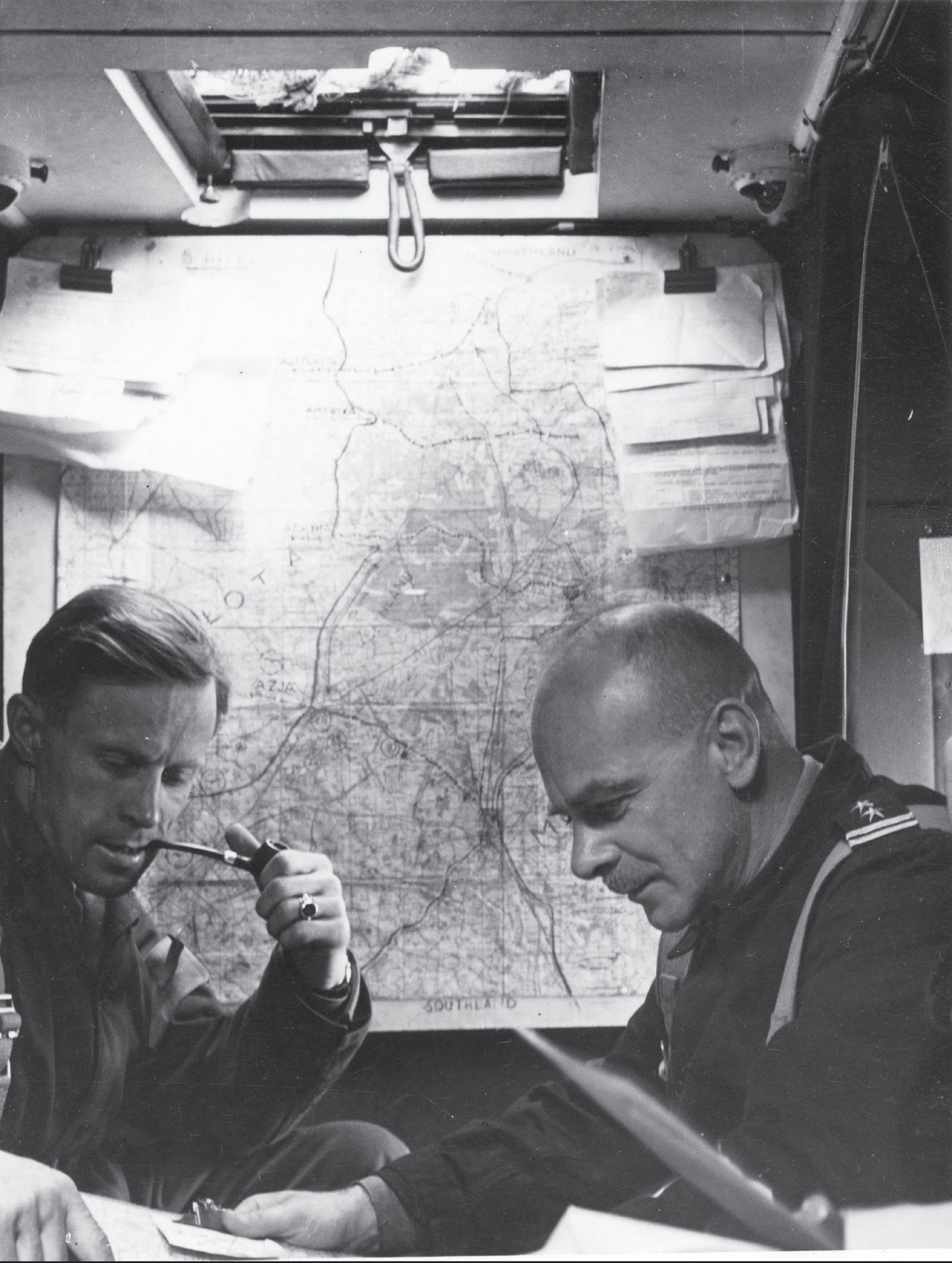 LCol Antoni Grudziński (right) conferring with a Cdr. of a Canadian division in his command car during joint manoeuvres. Newmarket, 7-10 August 1943.