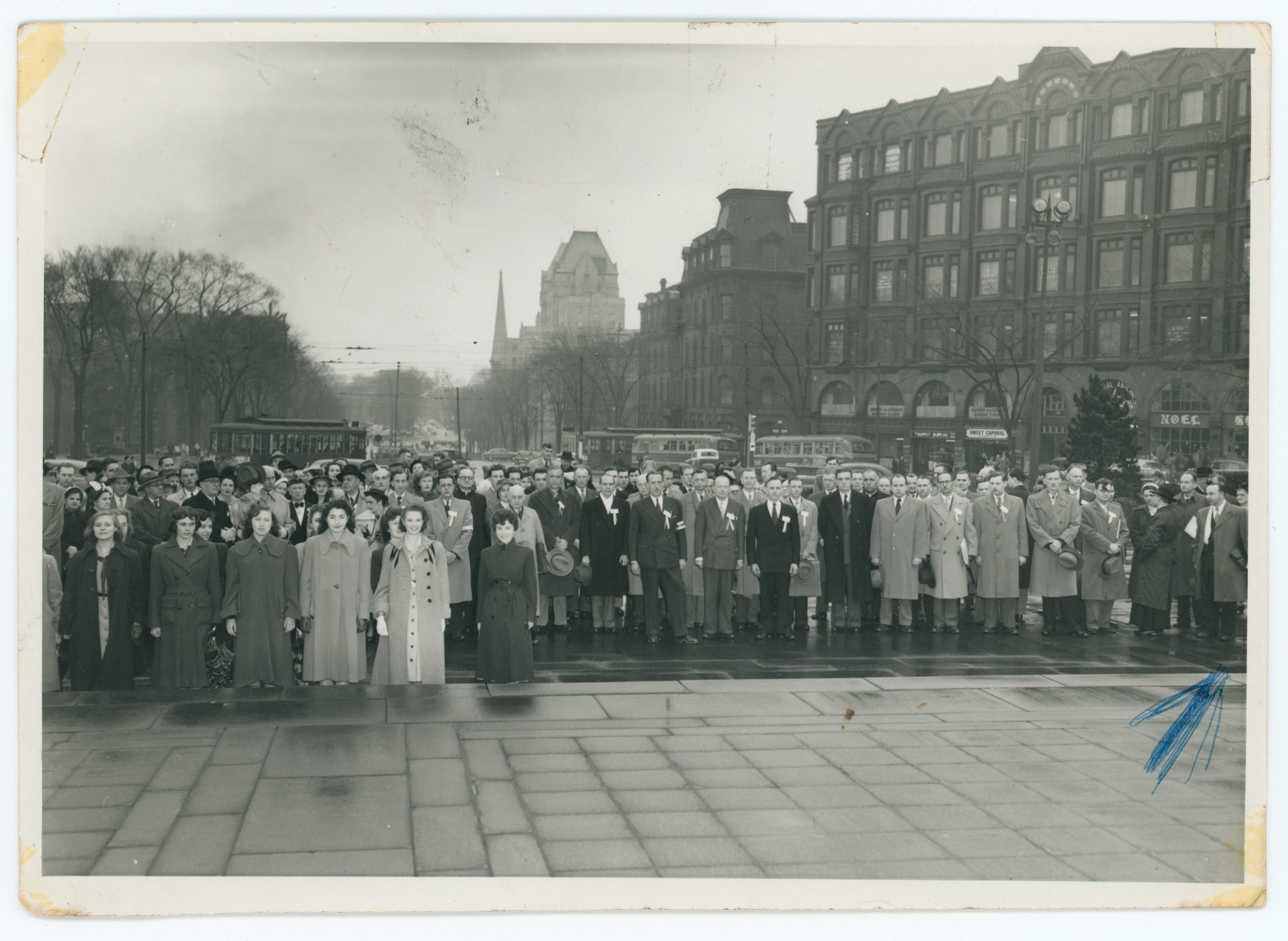 Group photo of delegates to the SPK General Assembly in Ottawa, 1953. View from the War Memorial toward the south.